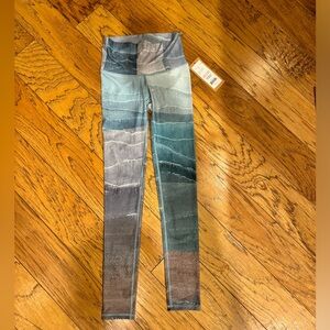 Niyama Sol barefoot leggings Maldives size S NWT